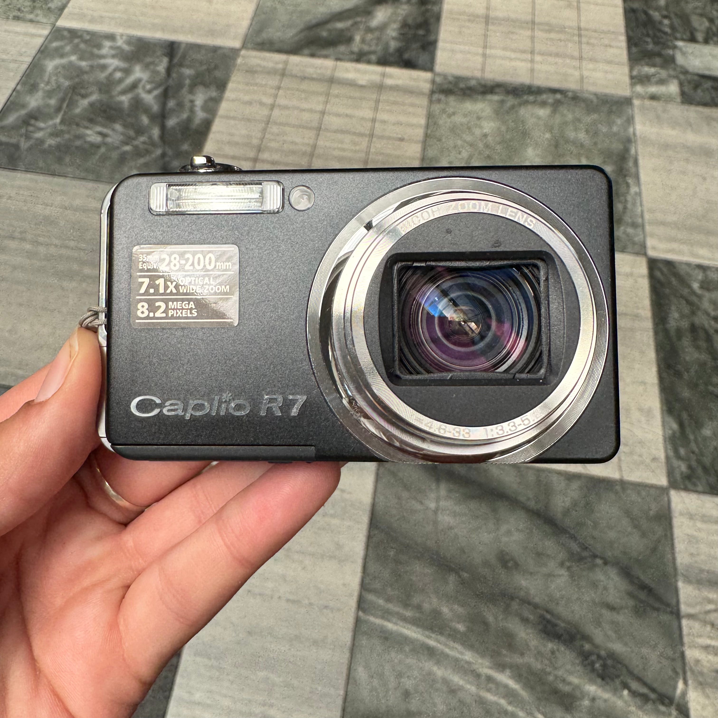 Ricoh Caplio R7