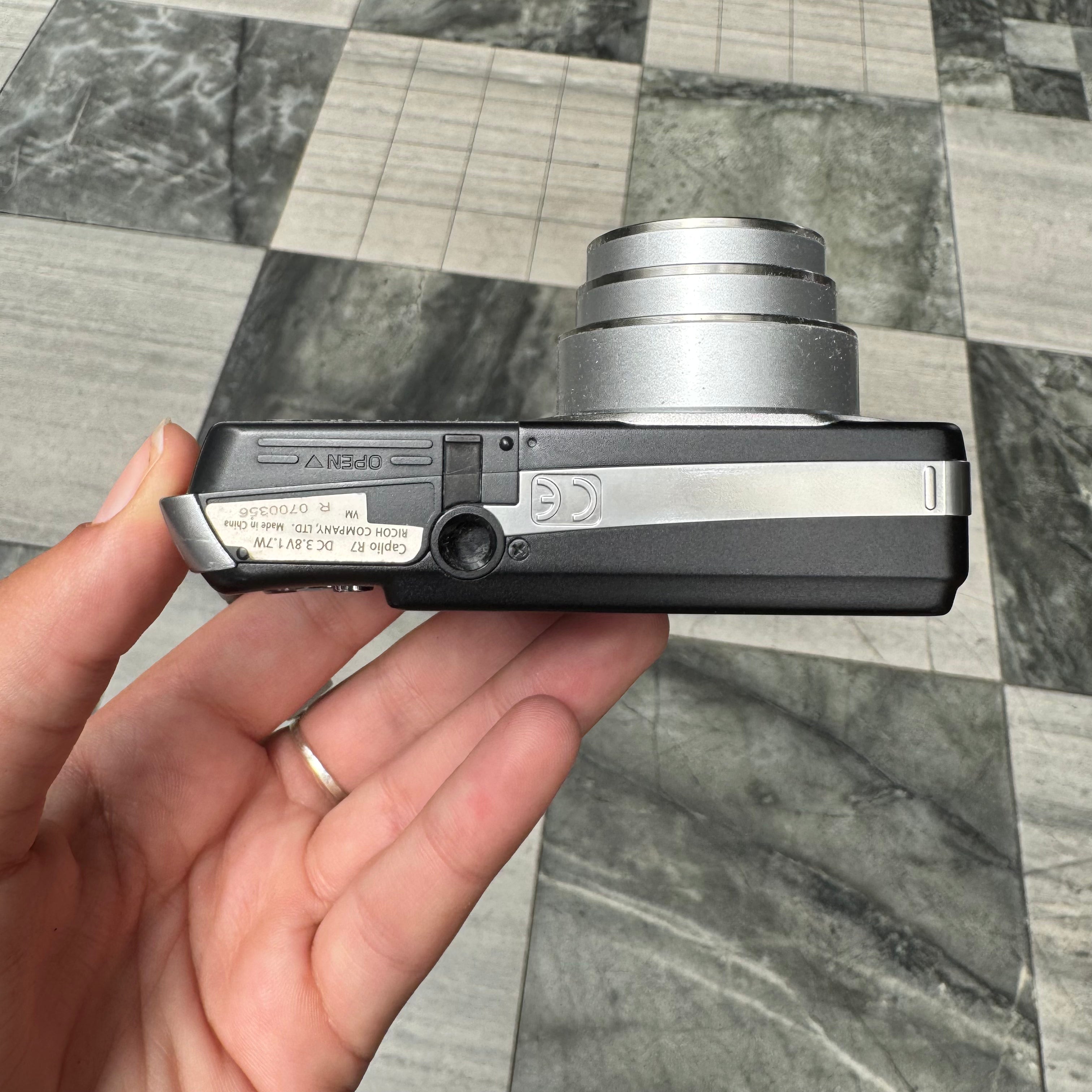 Ricoh Caplio R7