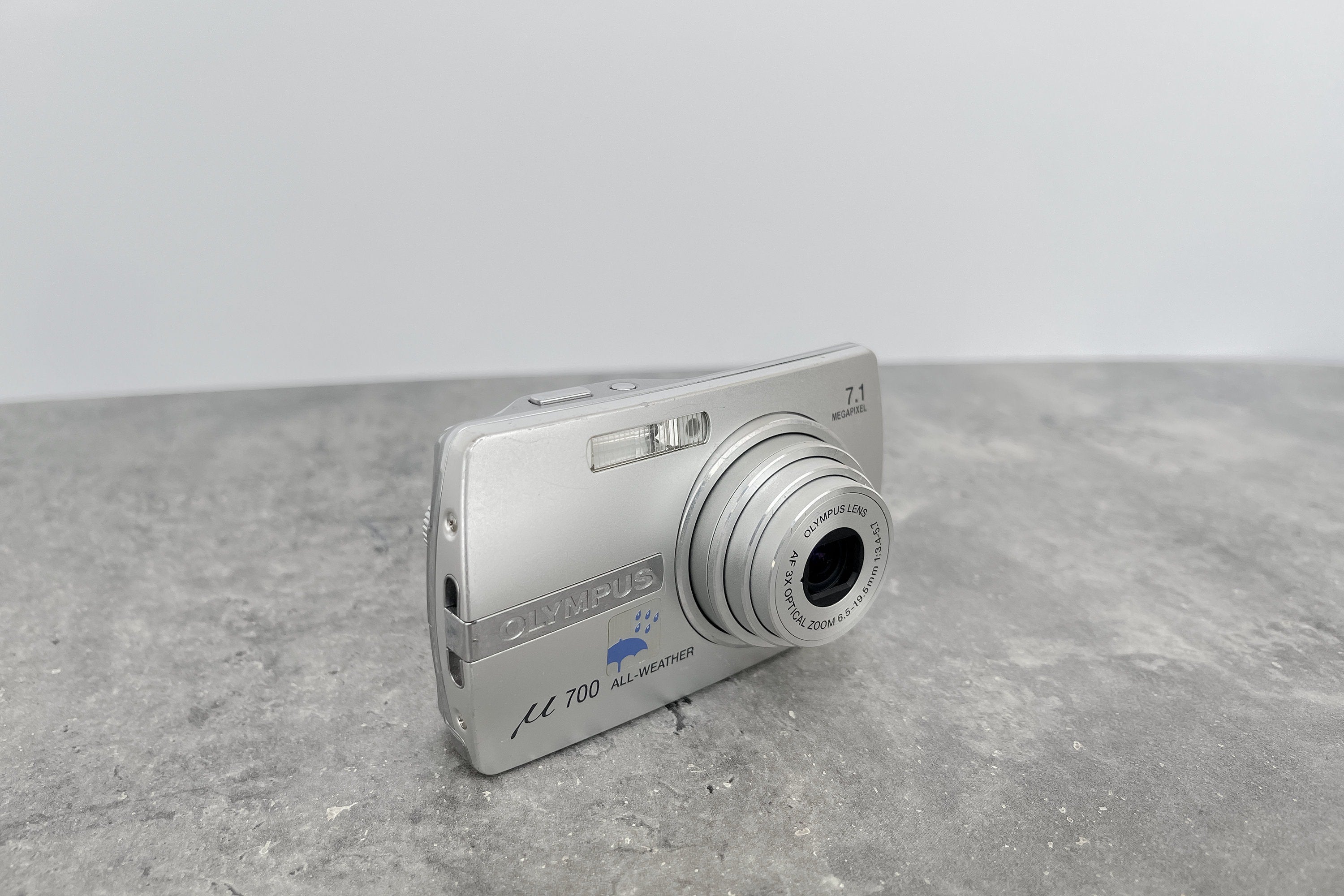 Olympus Mju 700 Digital Camera: Vintage Silver Camera