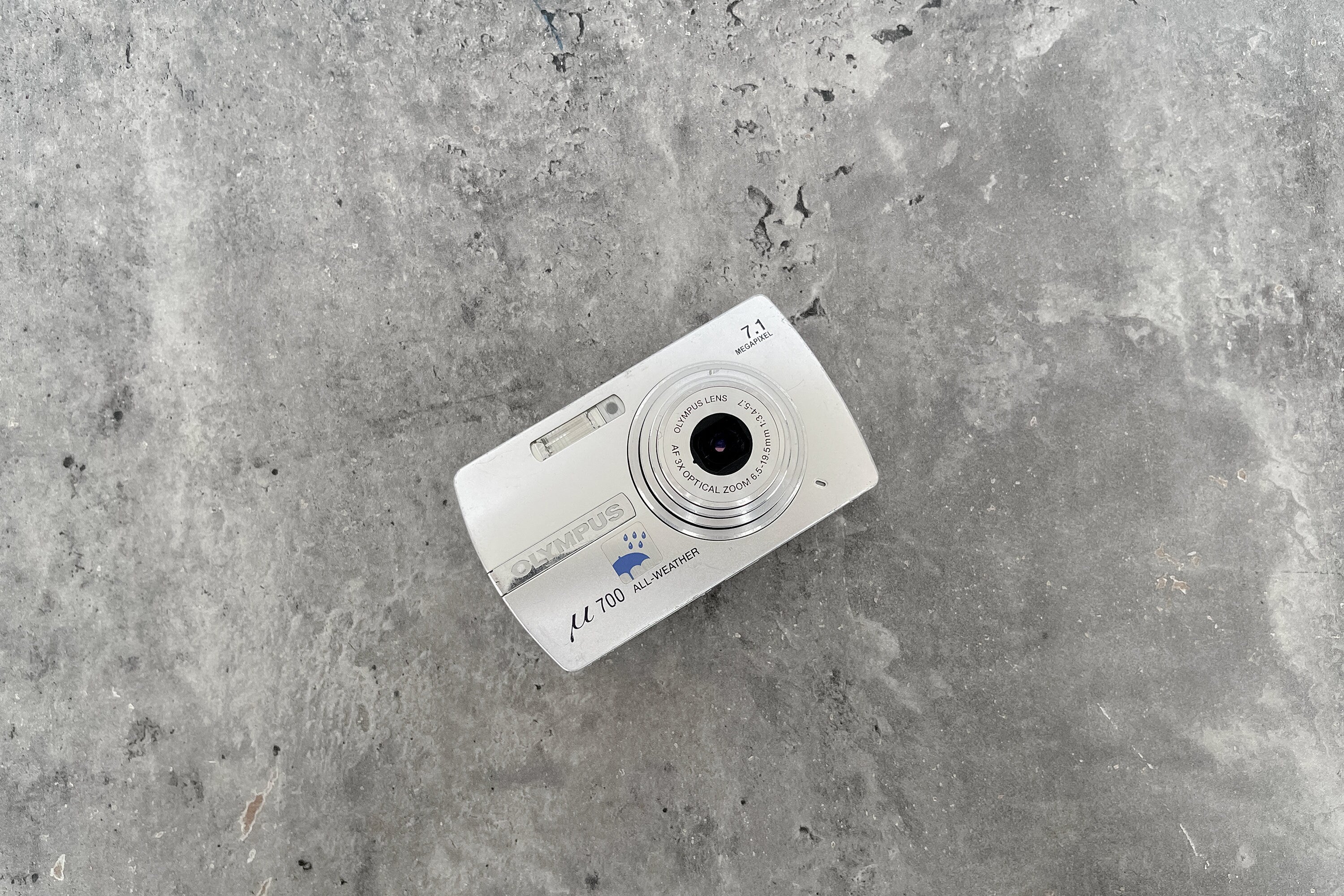 Olympus Mju 700 Digital Camera: Vintage Silver Camera